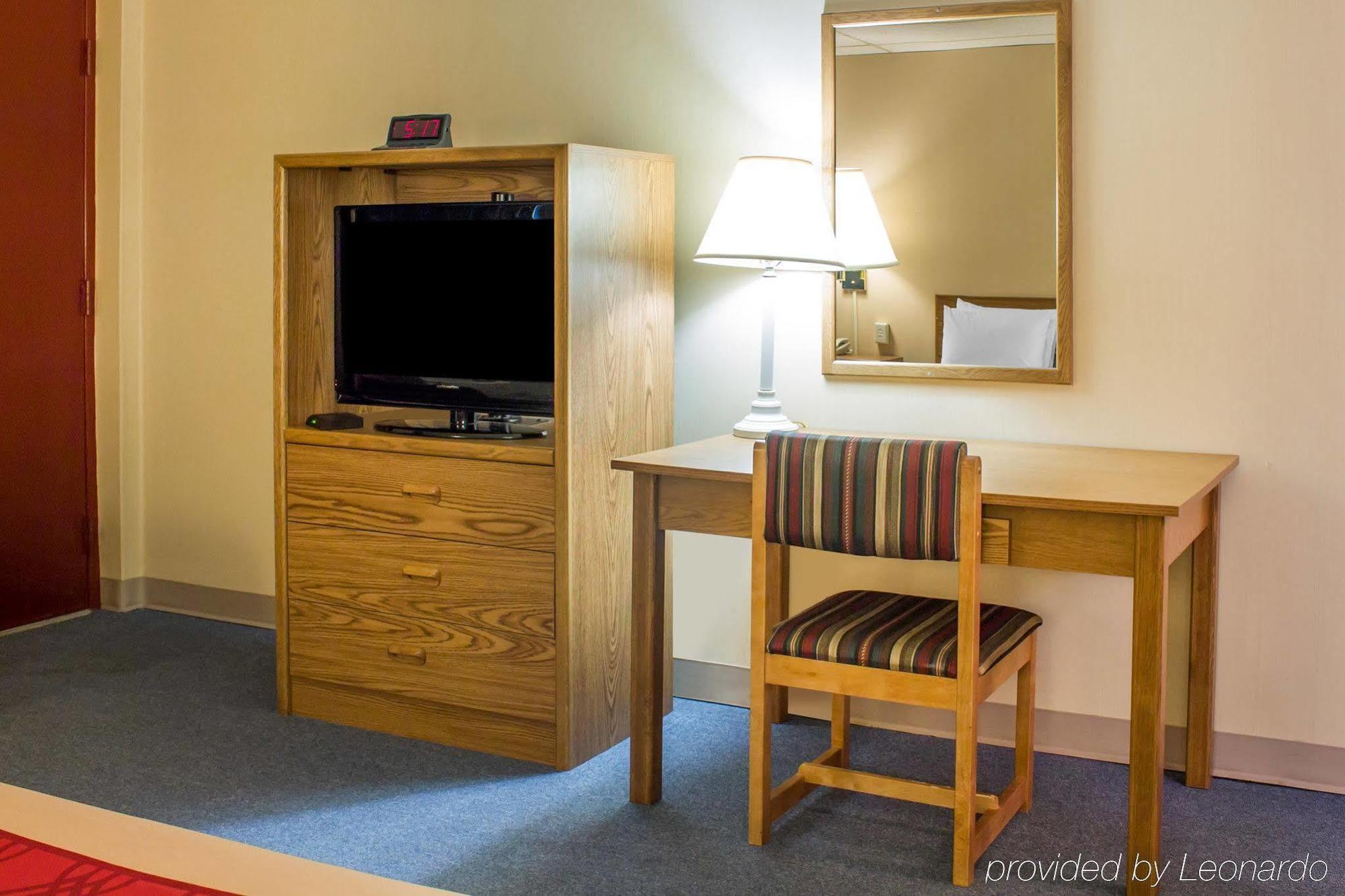 Hotel Econo Drums