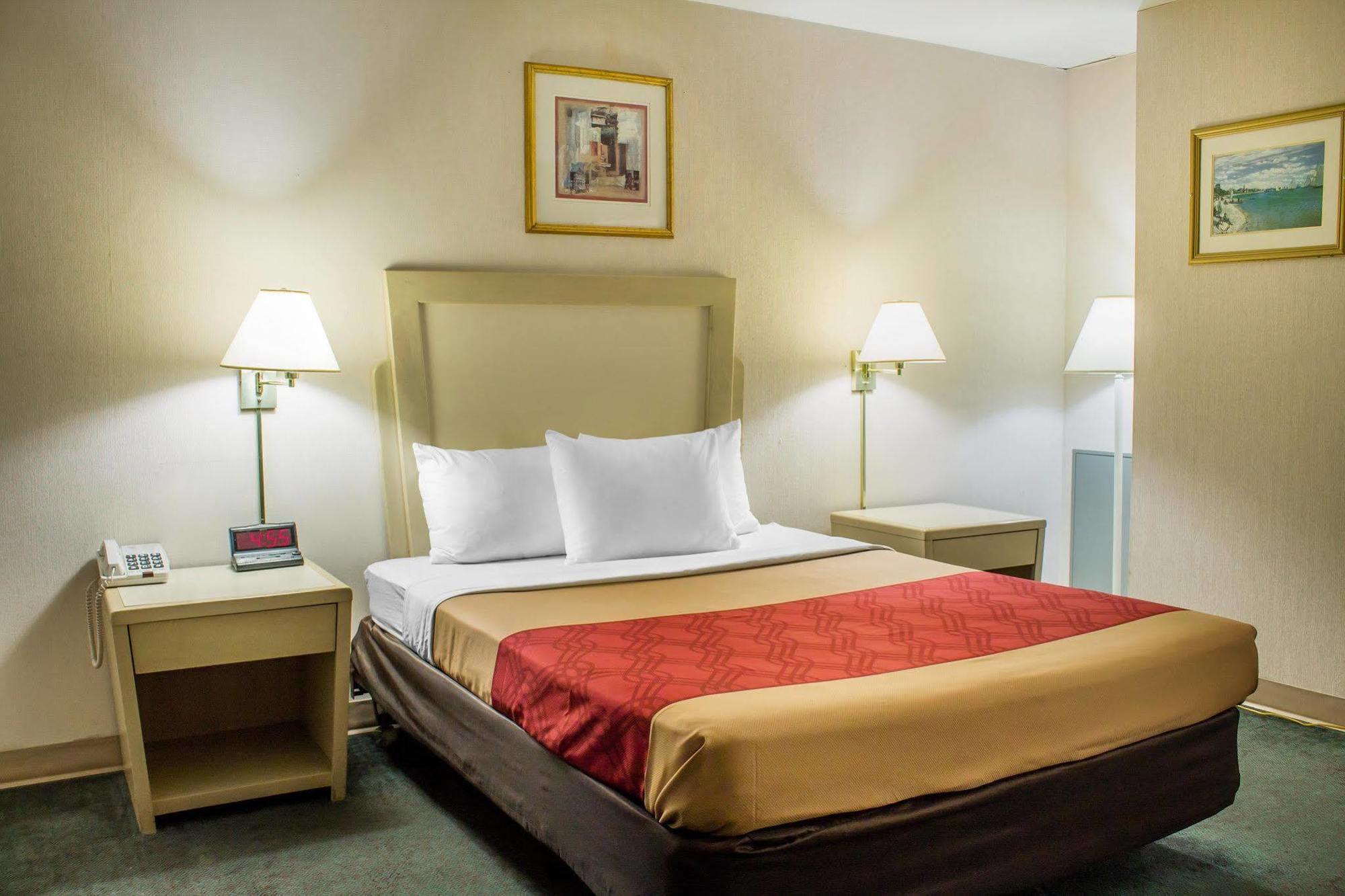 Econo Hotel