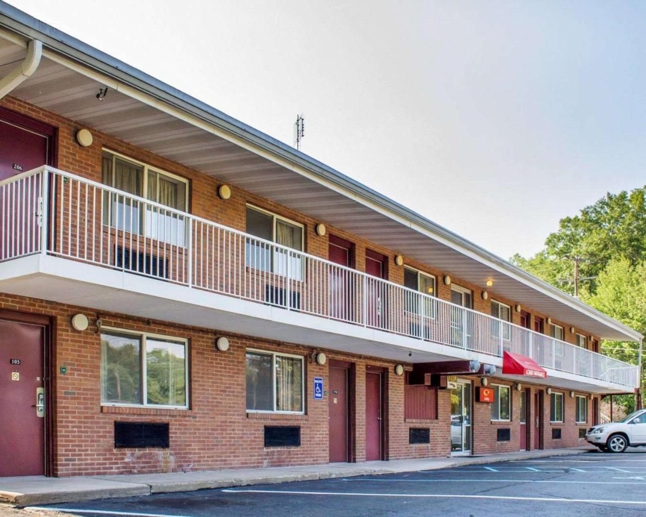 Econo Hotel